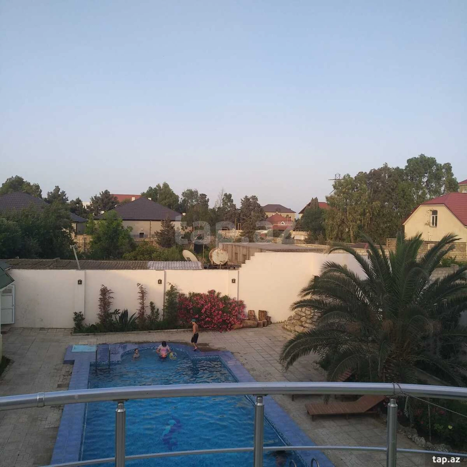 Satılır 6 otaqlı həyət evi