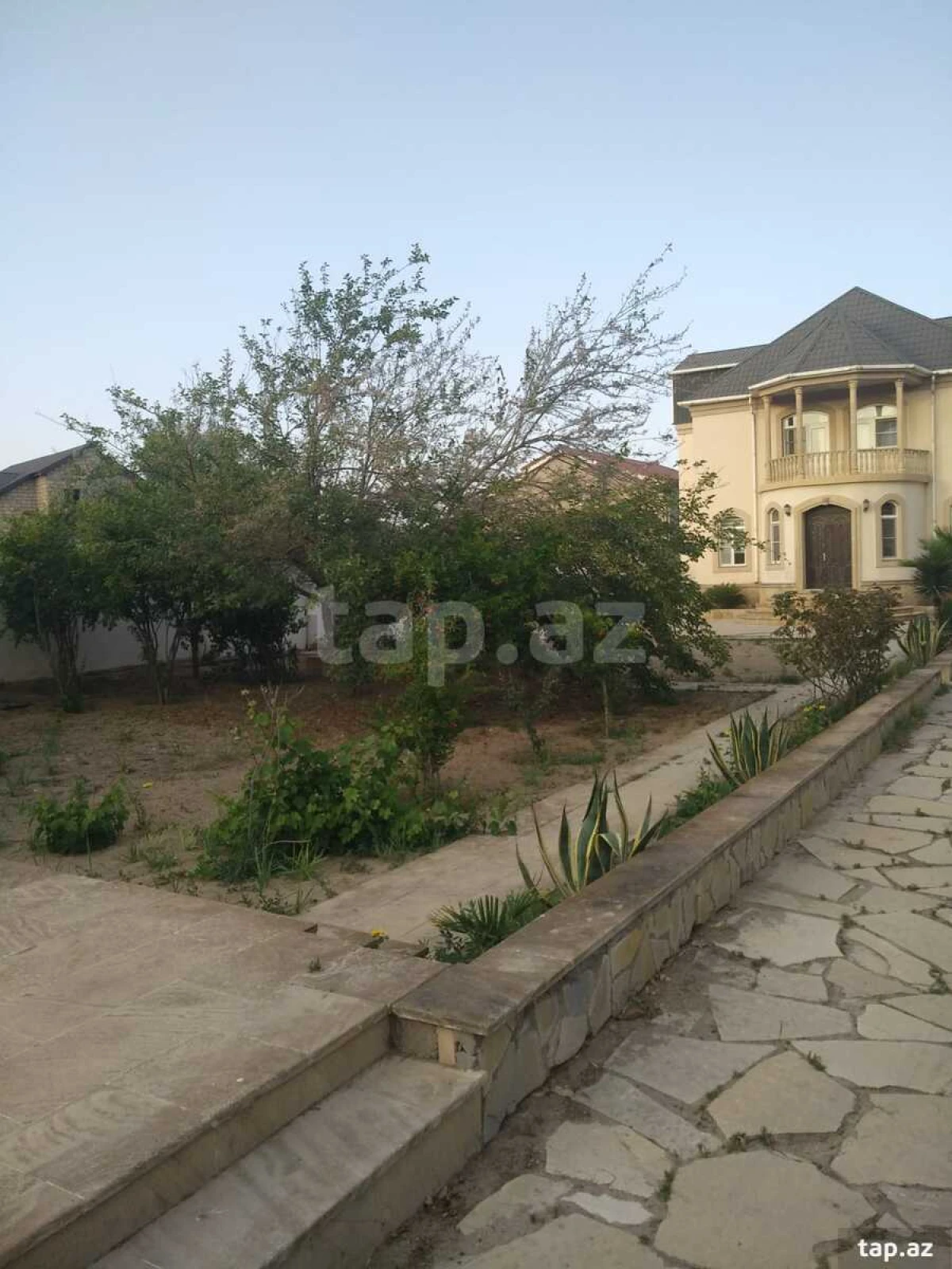 Satılır 6 otaqlı həyət evi