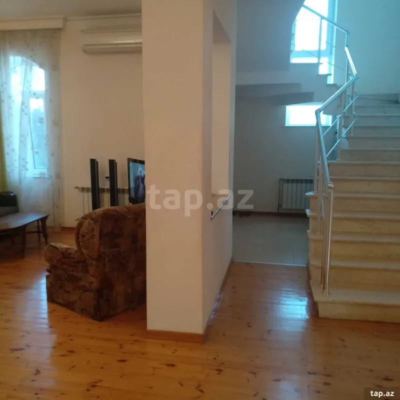 Satılır 6 otaqlı həyət evi