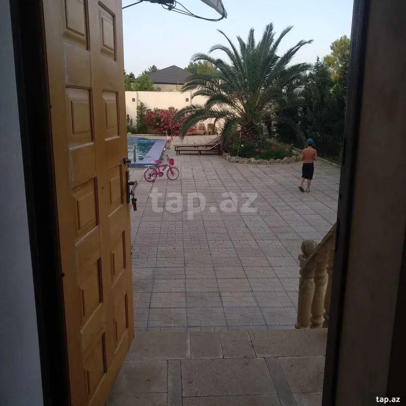Satılır 6 otaqlı həyət evi