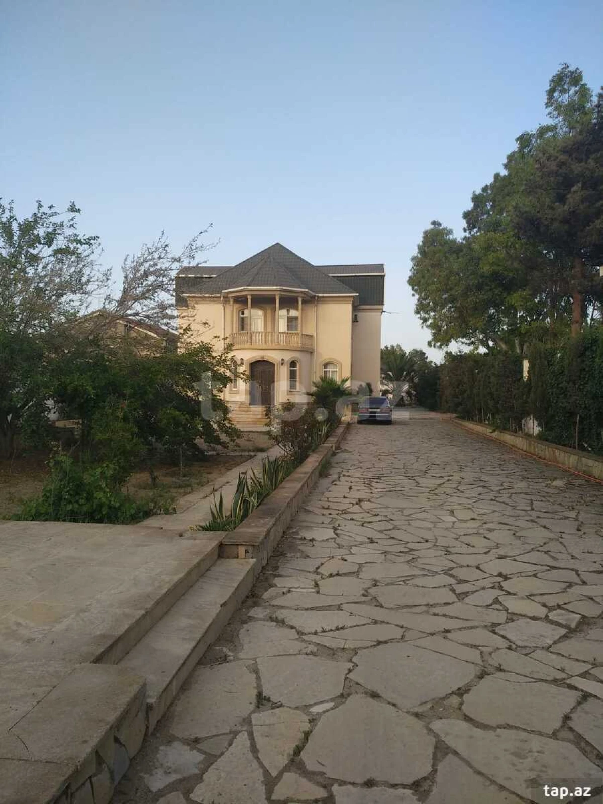 Satılır 6 otaqlı həyət evi