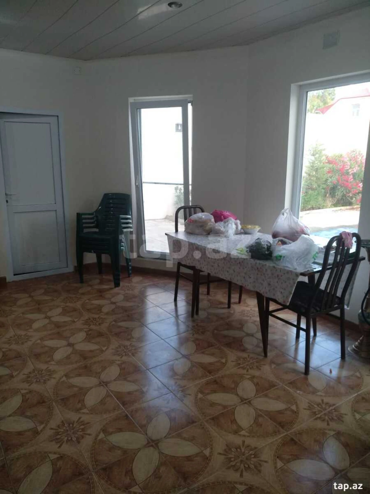 Satılır 6 otaqlı həyət evi