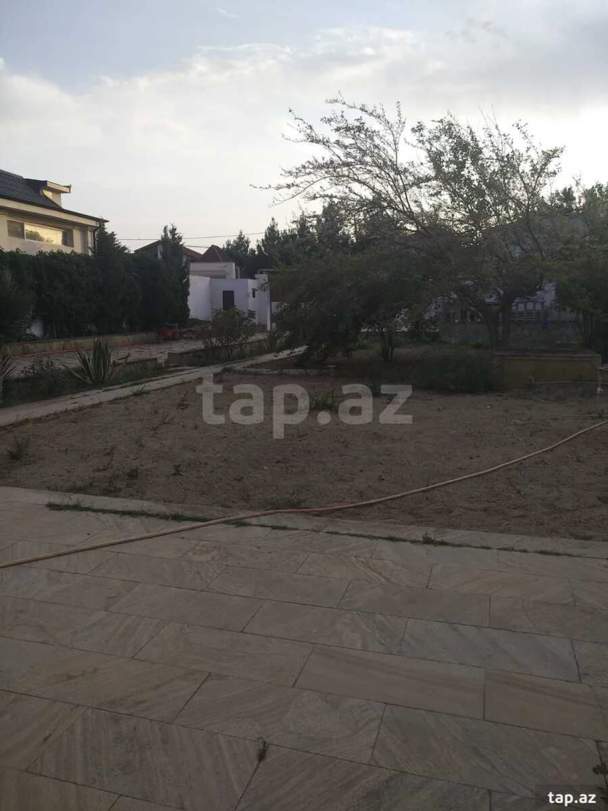 Satılır 6 otaqlı həyət evi