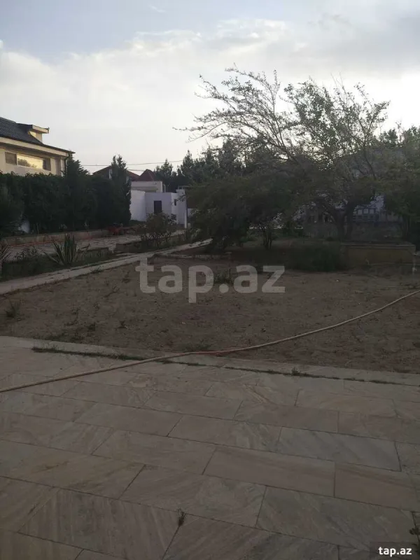 Satılır 6 otaqlı həyət evi