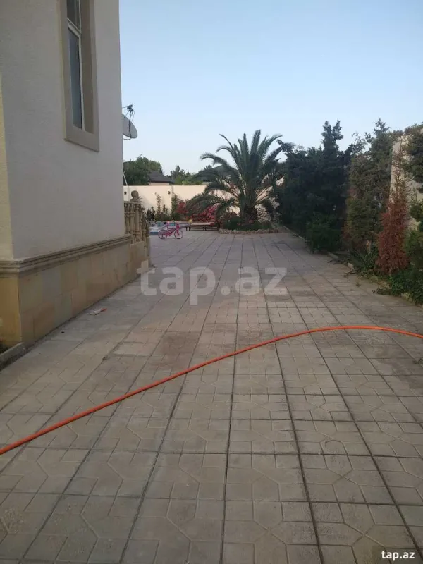 Satılır 6 otaqlı həyət evi