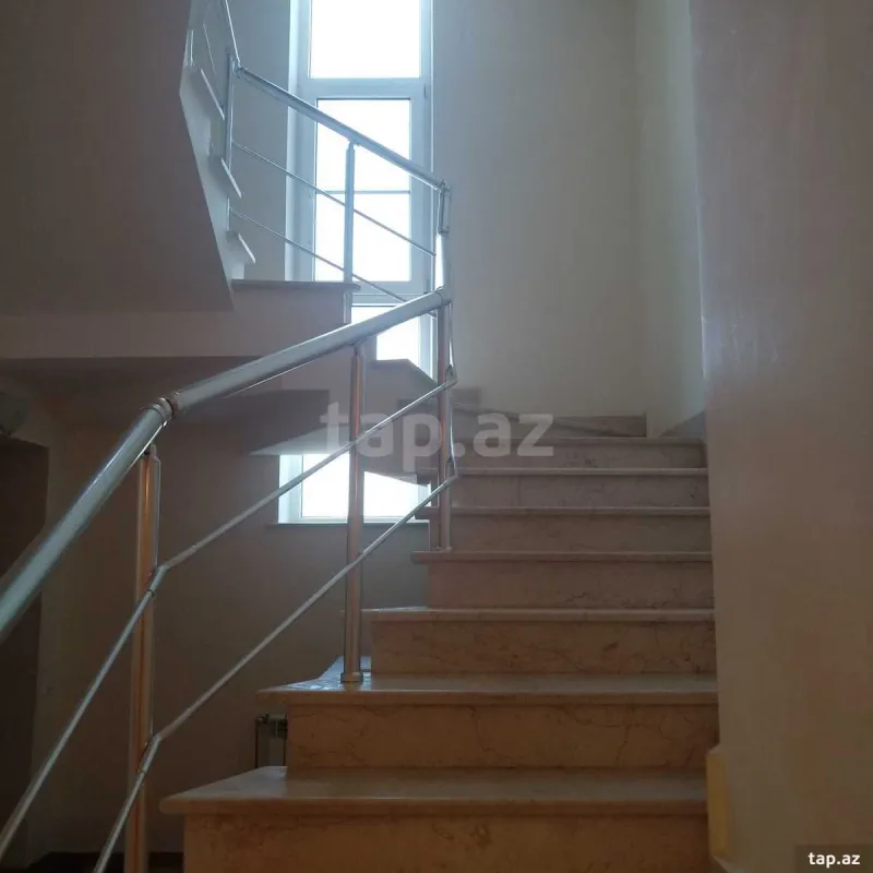 Satılır 6 otaqlı həyət evi