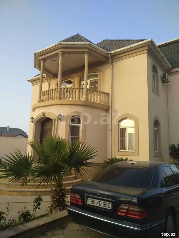 Satılır 6 otaqlı həyət evi