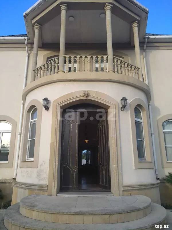 Satılır 6 otaqlı həyət evi