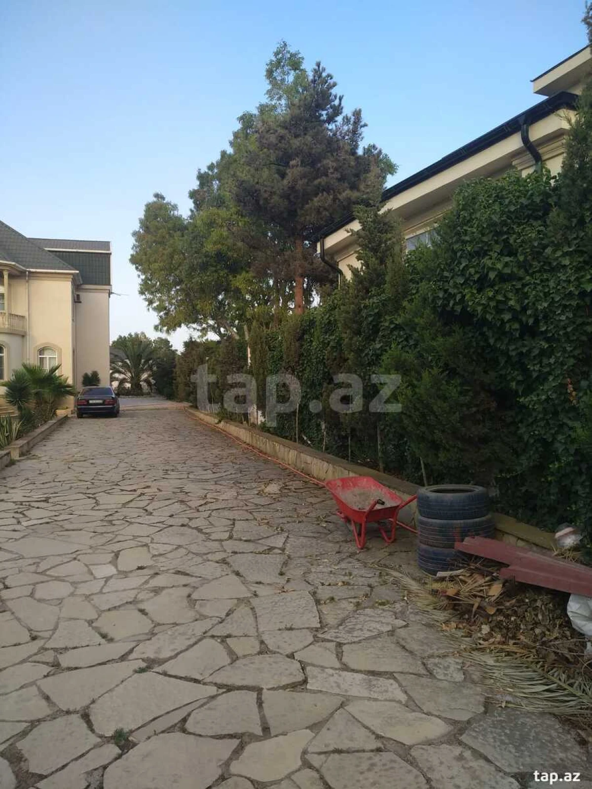 Satılır 6 otaqlı həyət evi