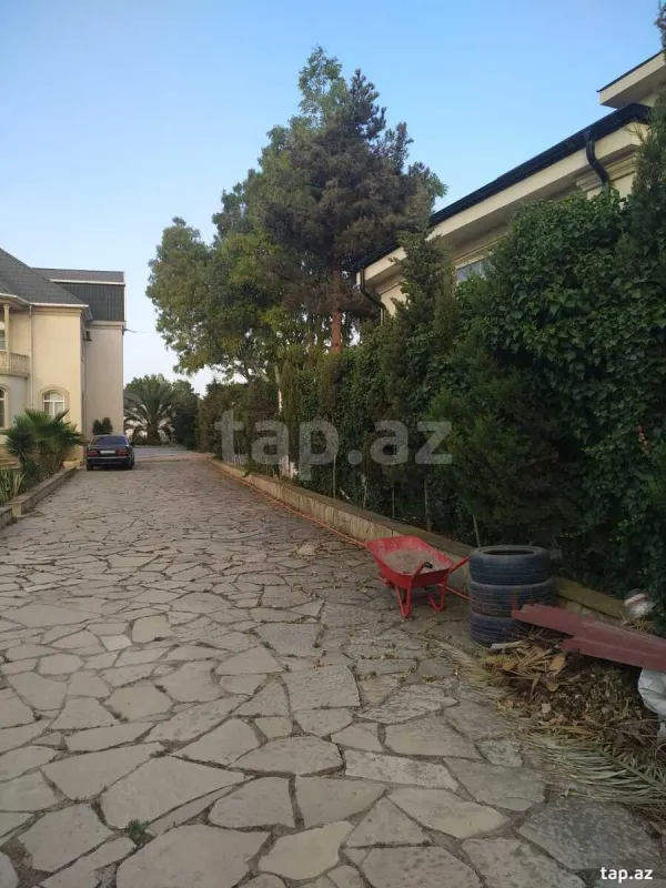Satılır 6 otaqlı həyət evi