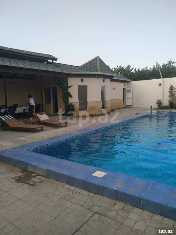 Satılır 6 otaqlı həyət evi