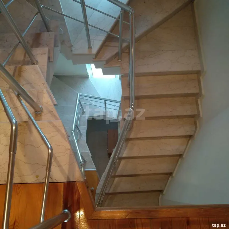 Satılır 6 otaqlı həyət evi