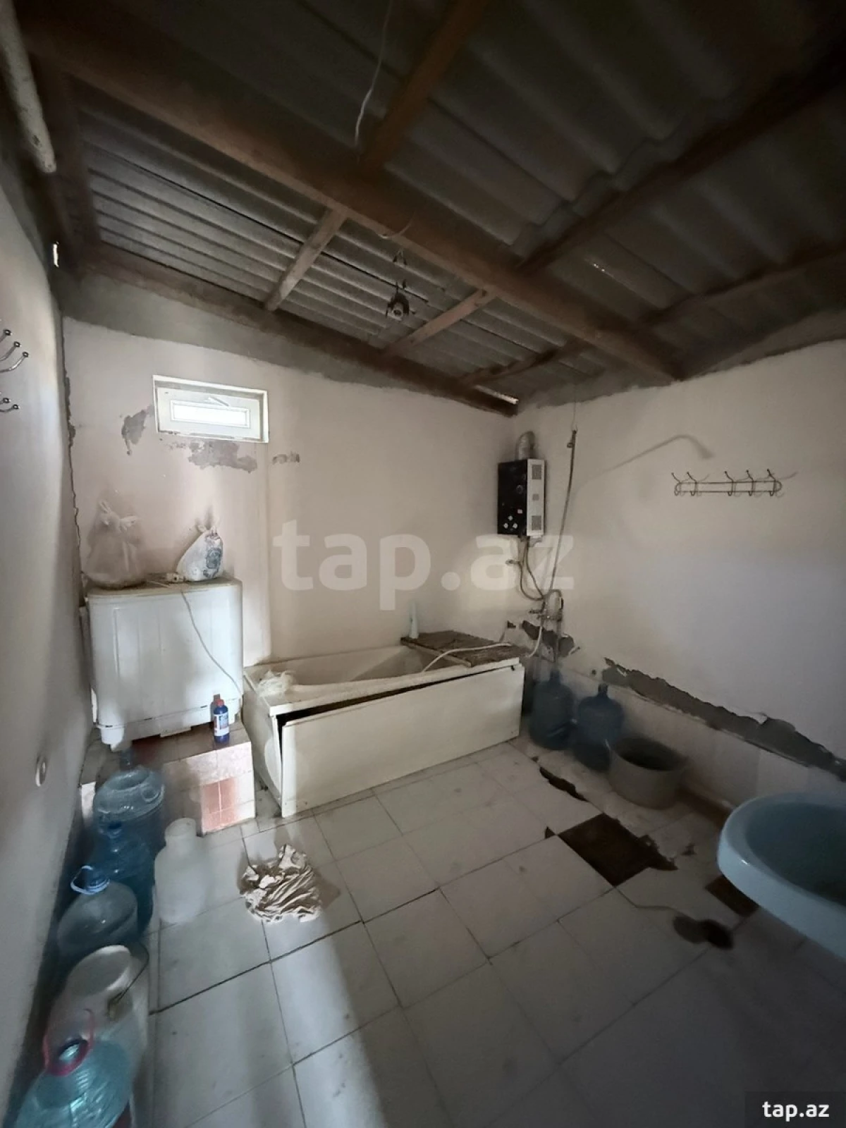 Satılır 4 otaqlı həyət evi