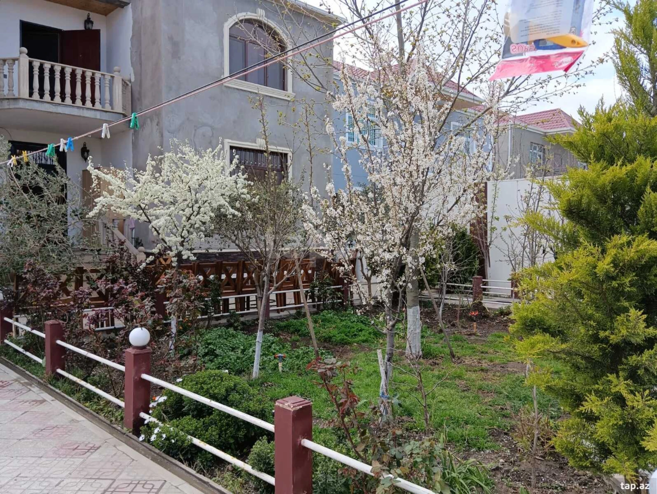 Satılır 6 otaqlı həyət evi