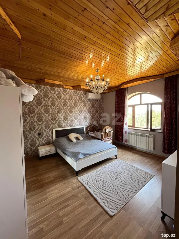 Satılır 6 otaqlı həyət evi