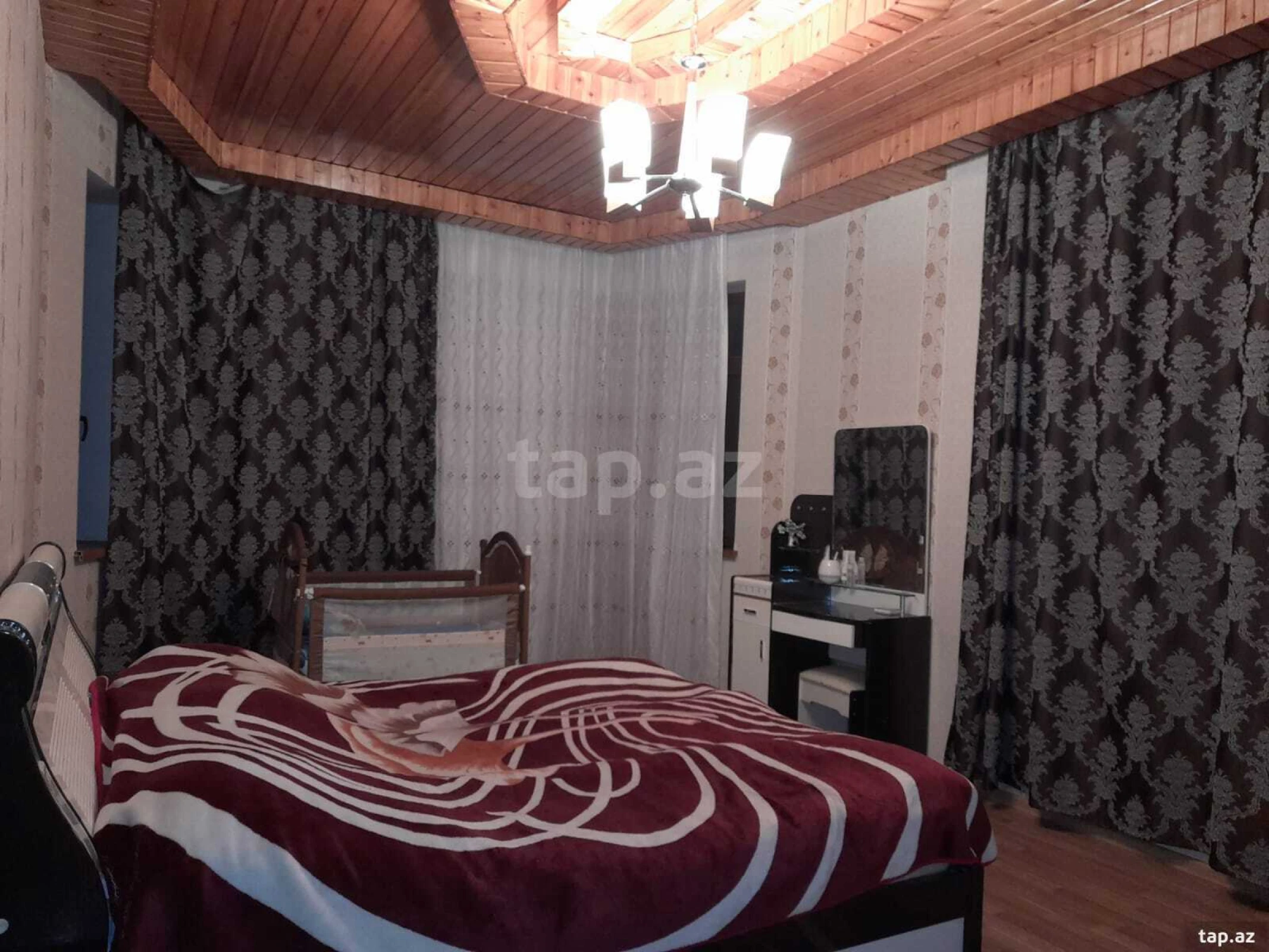 Satılır 6 otaqlı həyət evi