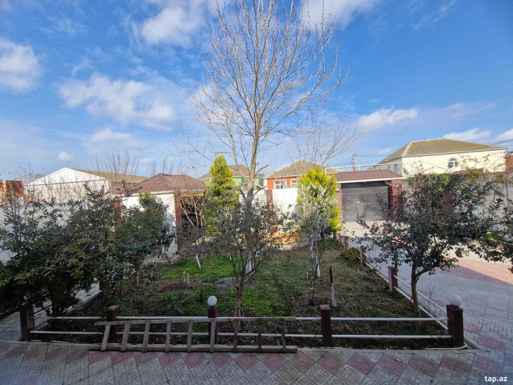 Satılır 6 otaqlı həyət evi