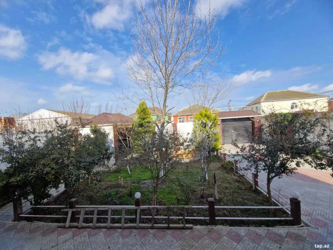 Satılır 6 otaqlı həyət evi