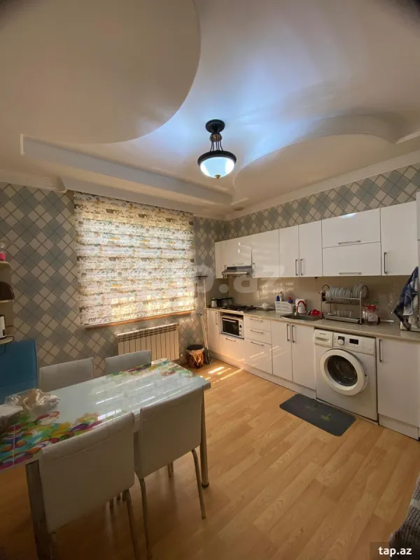 Satılır 6 otaqlı həyət evi