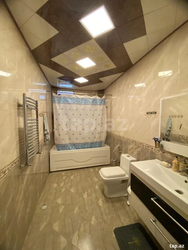 Satılır 6 otaqlı həyət evi