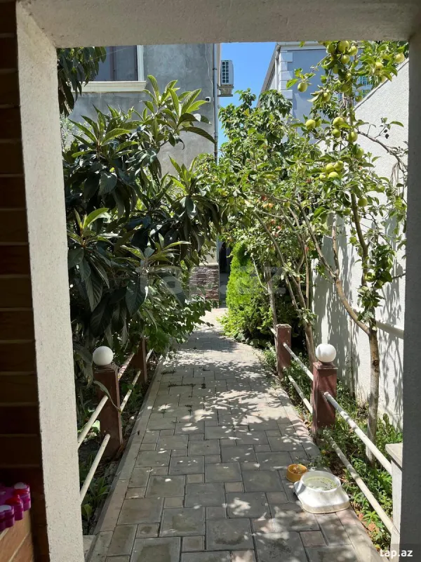 Satılır 6 otaqlı həyət evi