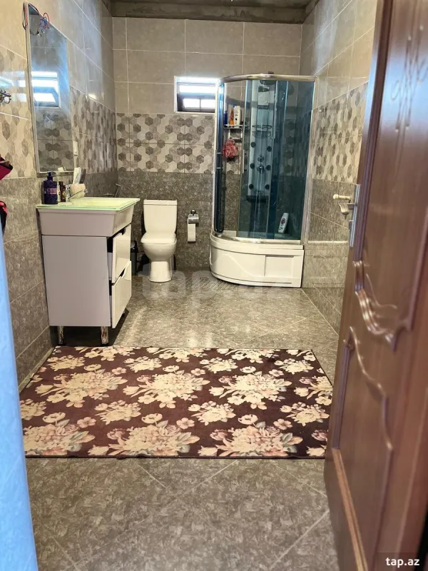 Satılır 6 otaqlı həyət evi