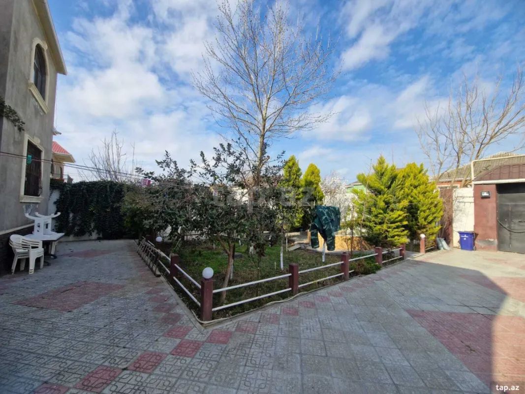 Satılır 6 otaqlı həyət evi