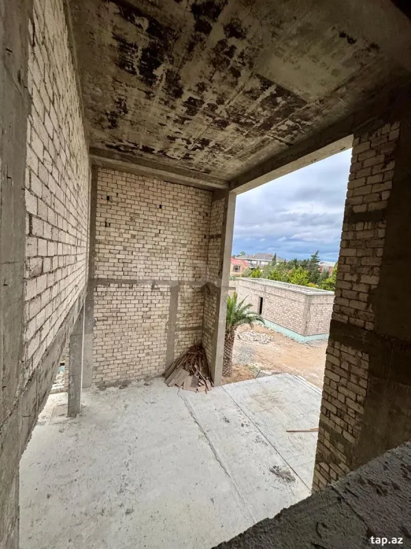 Satılır 7 otaqlı həyət evi 900 m²