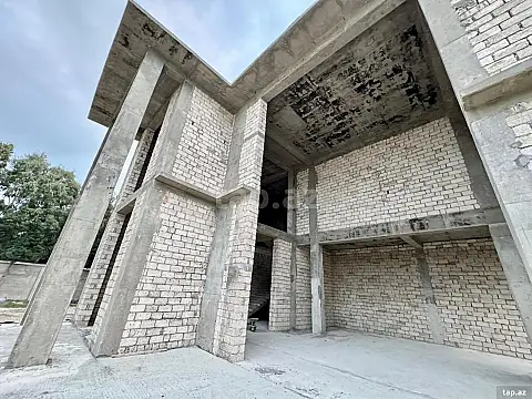 Satılır 7 otaqlı həyət evi 900 m²