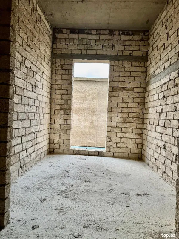 Satılır 7 otaqlı həyət evi 900 m²