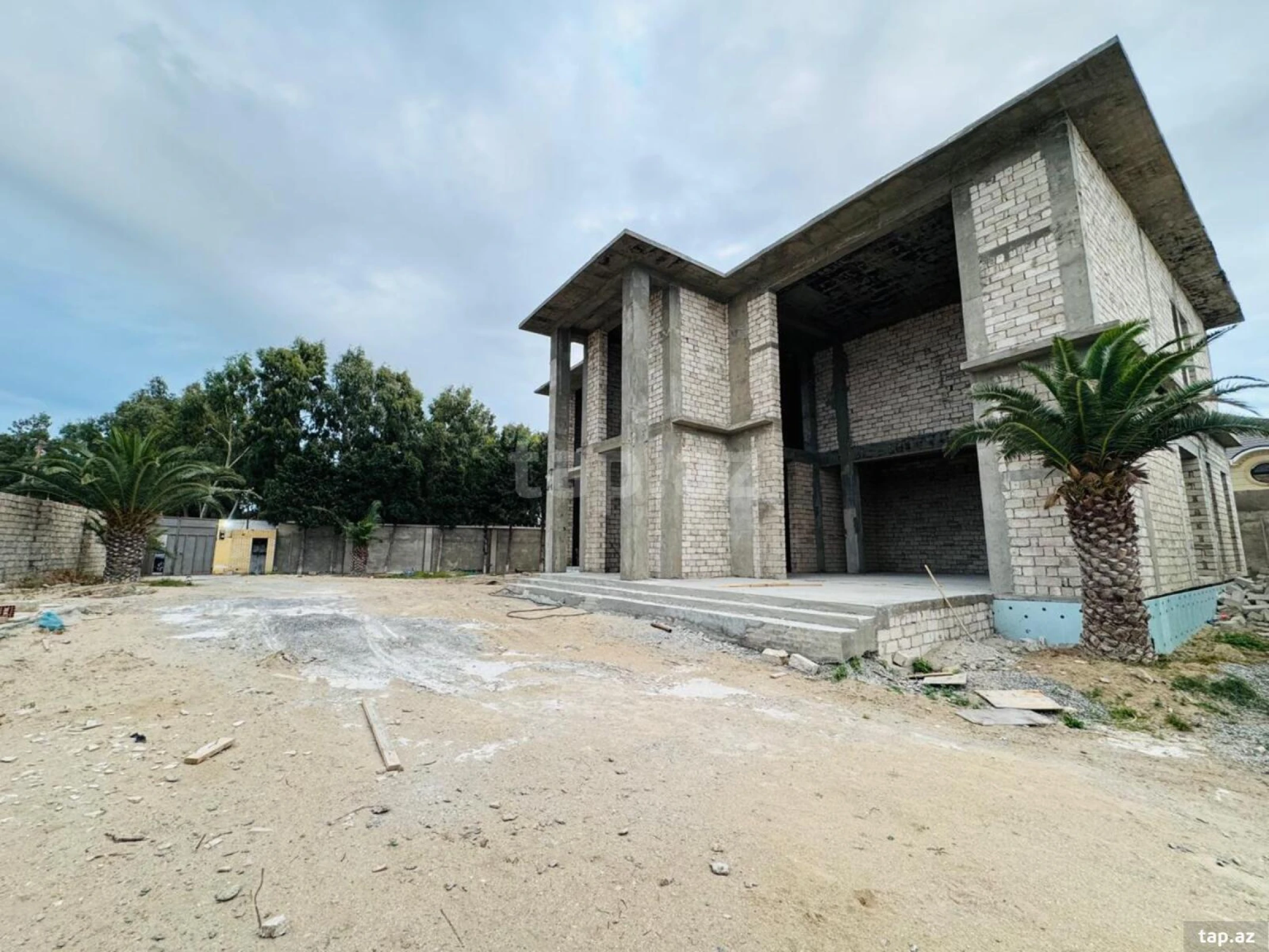 Satılır 7 otaqlı həyət evi 900 m²