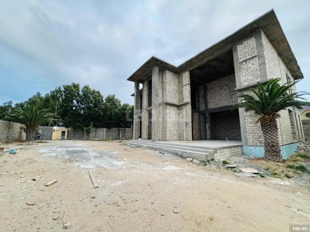 Satılır 7 otaqlı həyət evi 900 m²