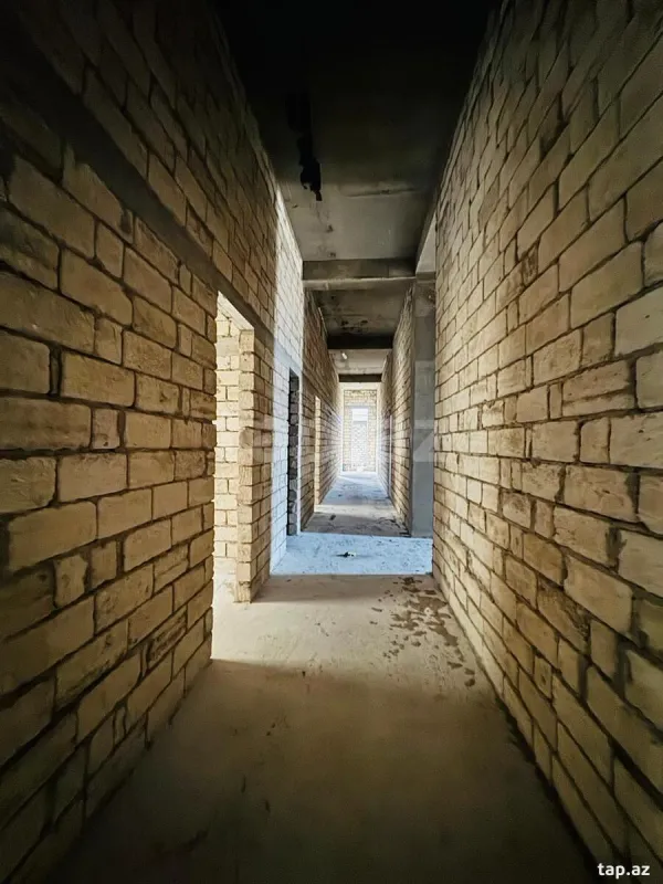 Satılır 7 otaqlı həyət evi 900 m²