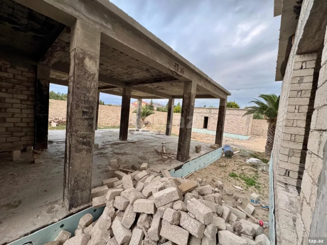 Satılır 7 otaqlı həyət evi 900 m²