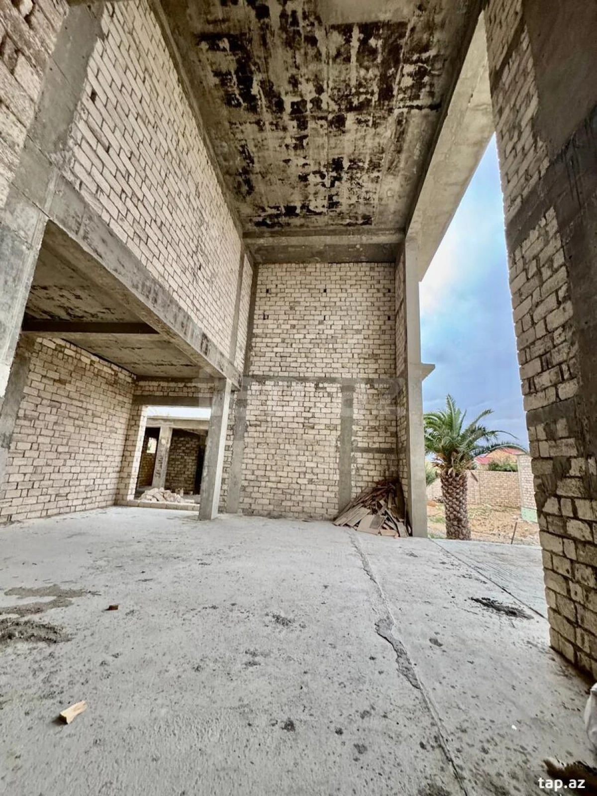 Satılır 7 otaqlı həyət evi 900 m²