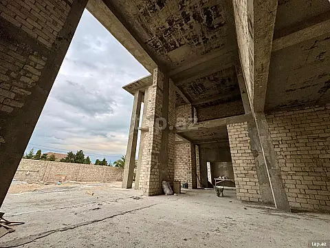 Satılır 7 otaqlı həyət evi 900 m²