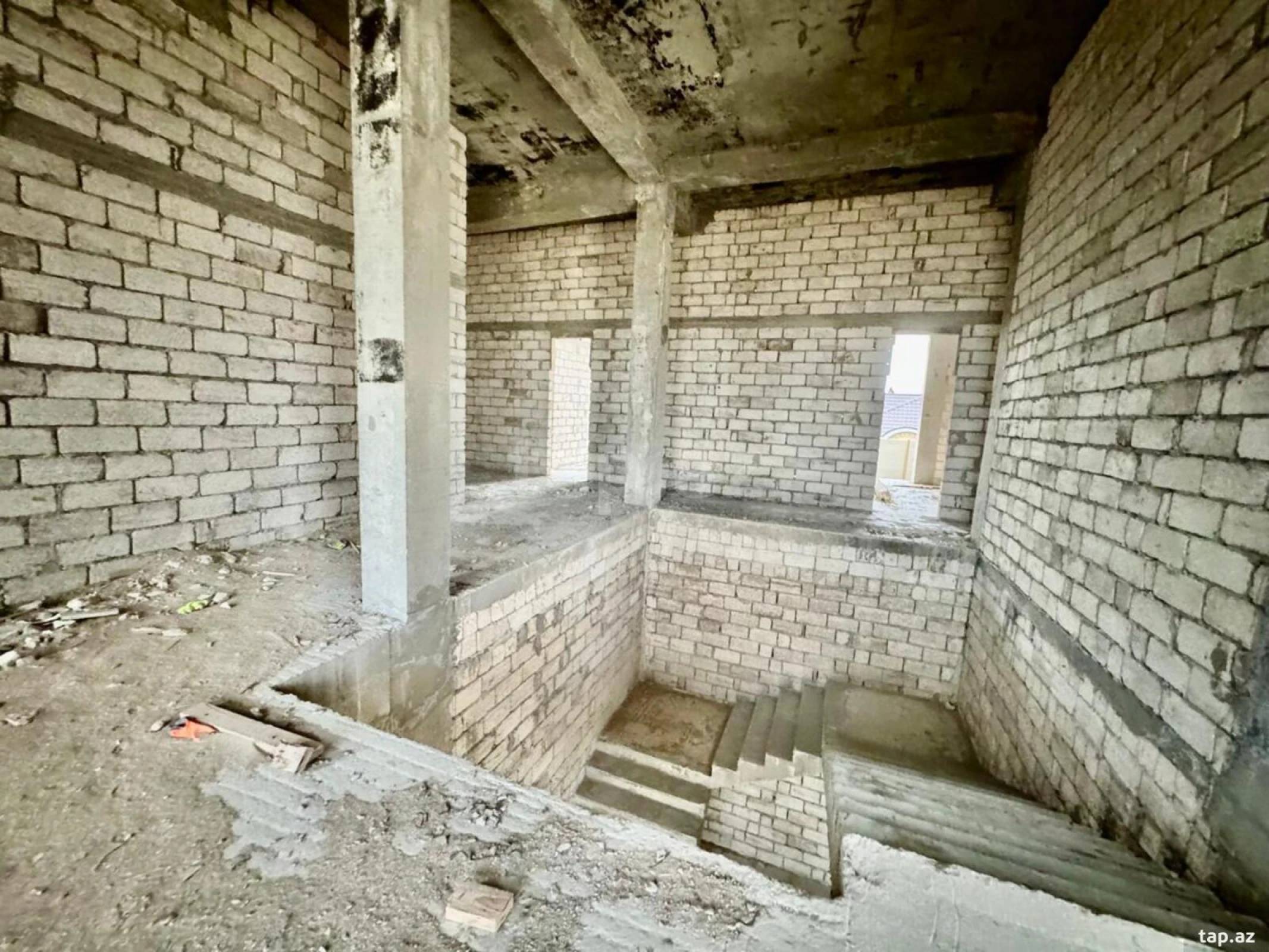 Satılır 7 otaqlı həyət evi 900 m²