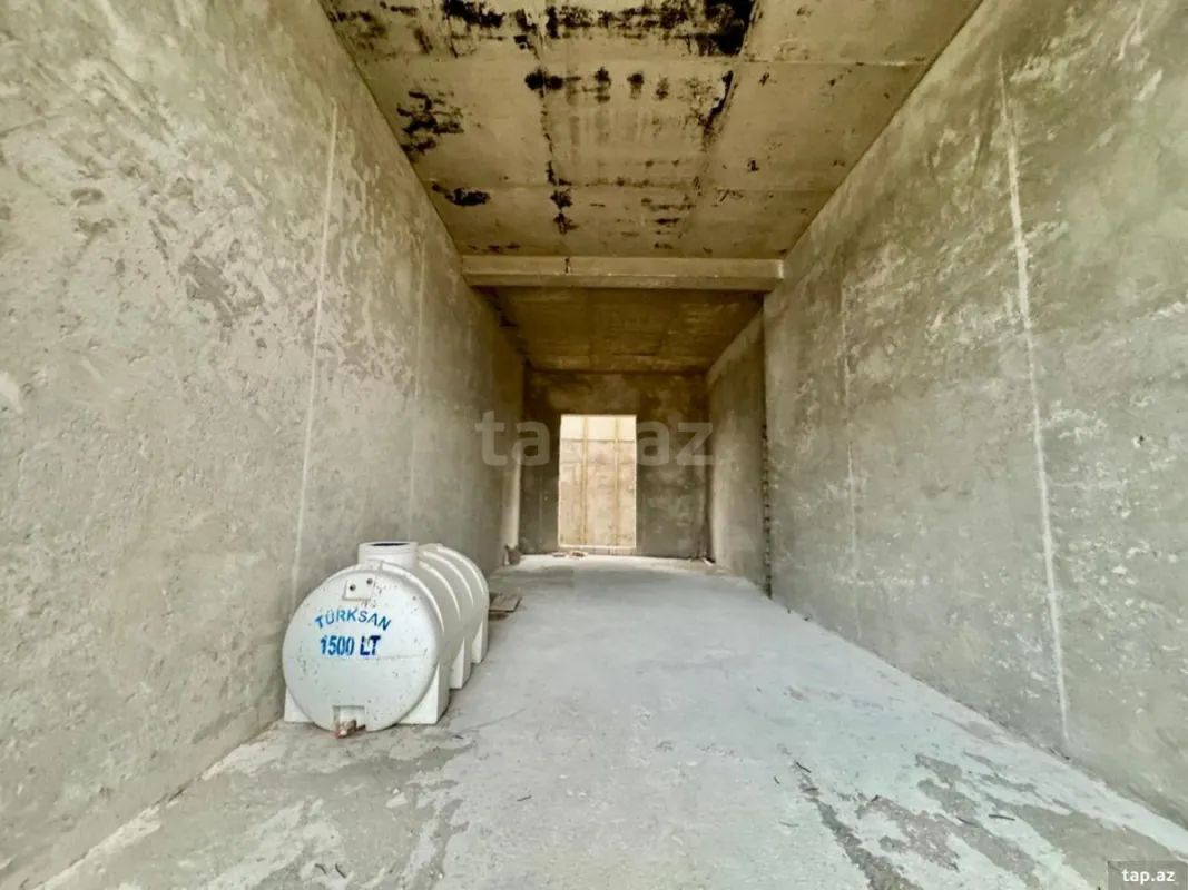 Satılır 7 otaqlı həyət evi 900 m²