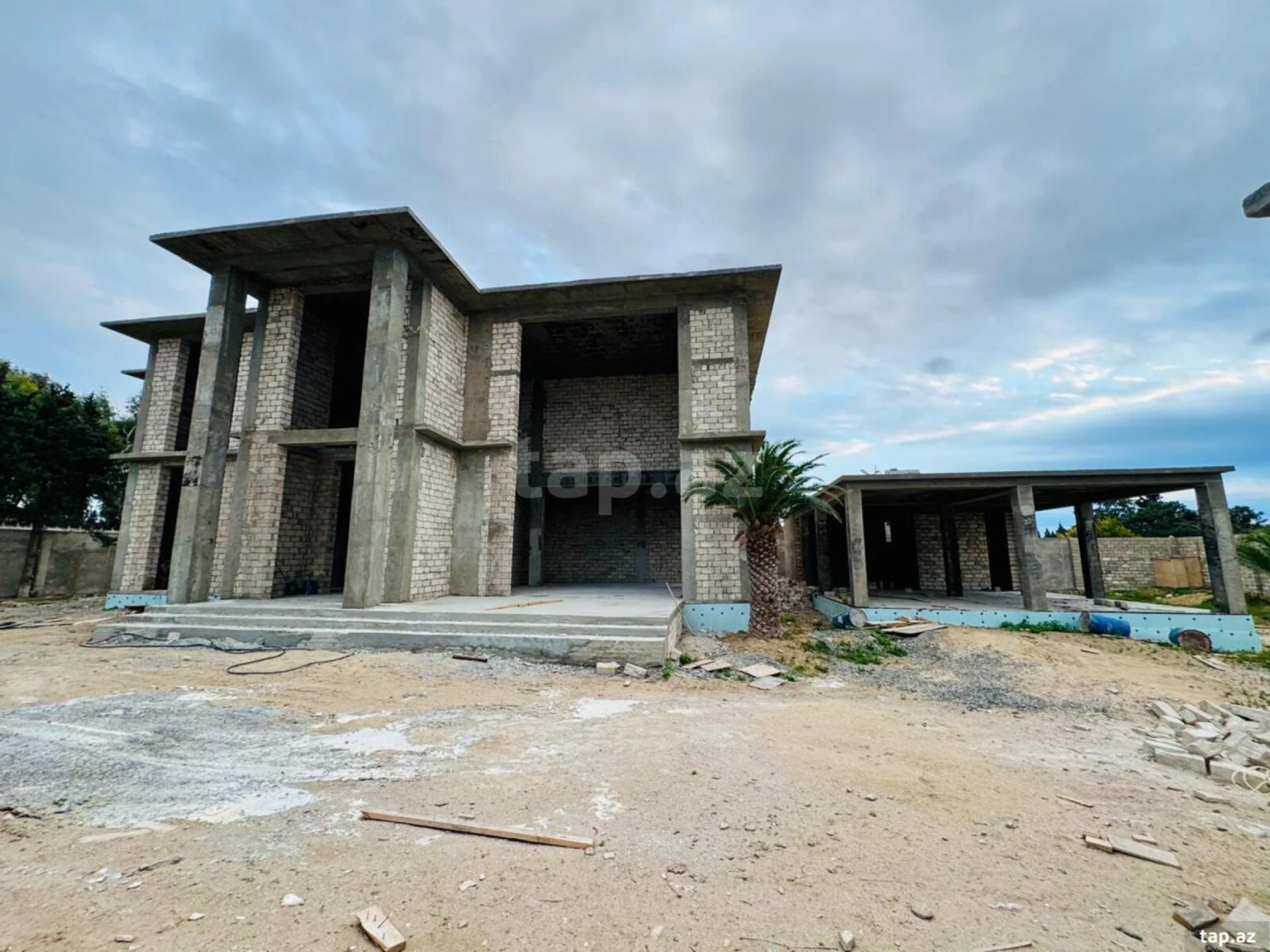 Satılır 7 otaqlı həyət evi 900 m²