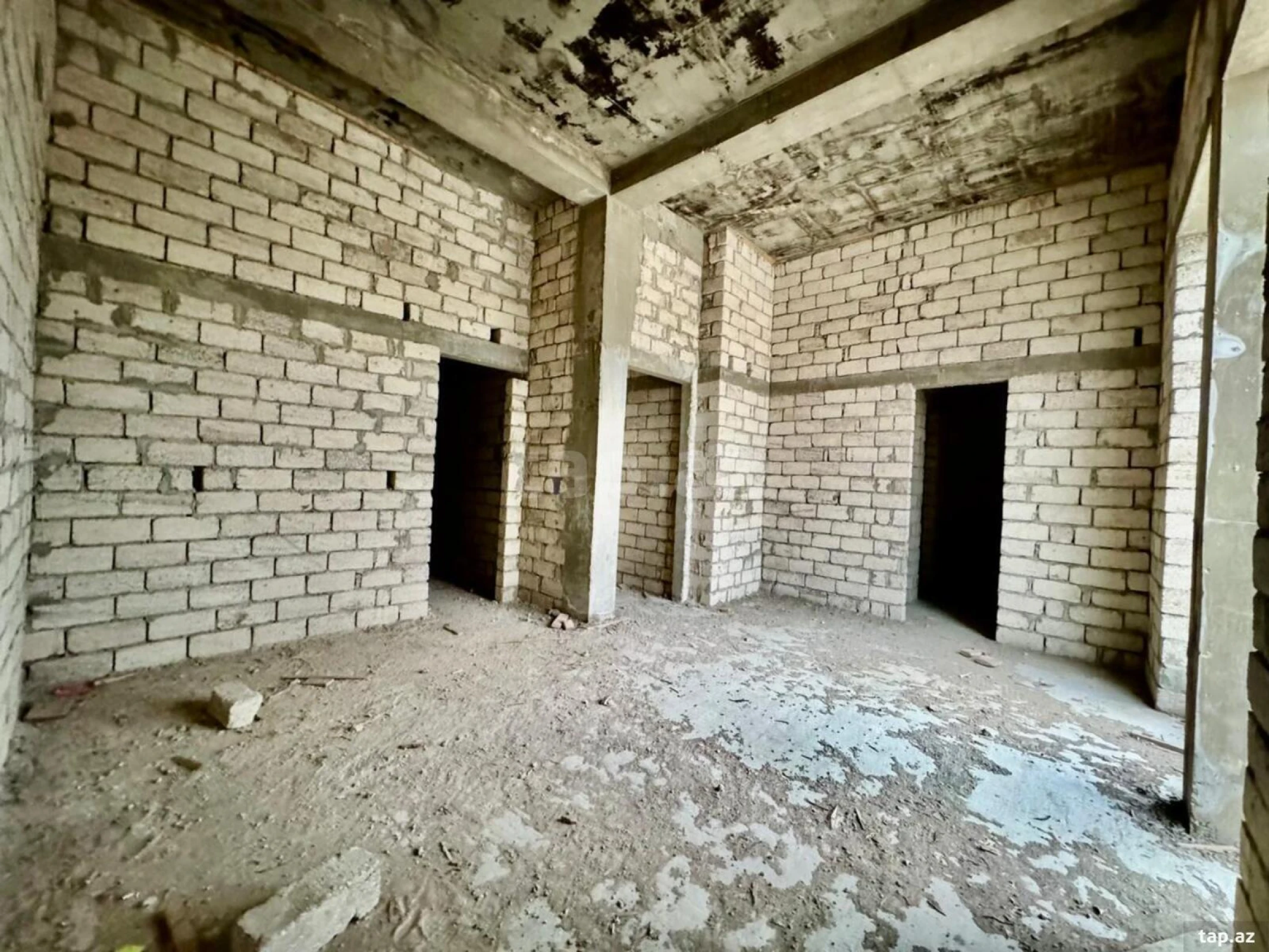 Satılır 7 otaqlı həyət evi 900 m²