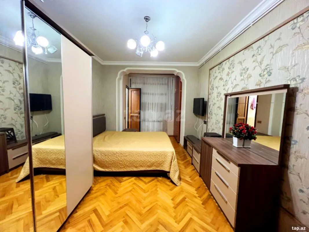 Satılır 5 otaqlı mənzil 115 m²