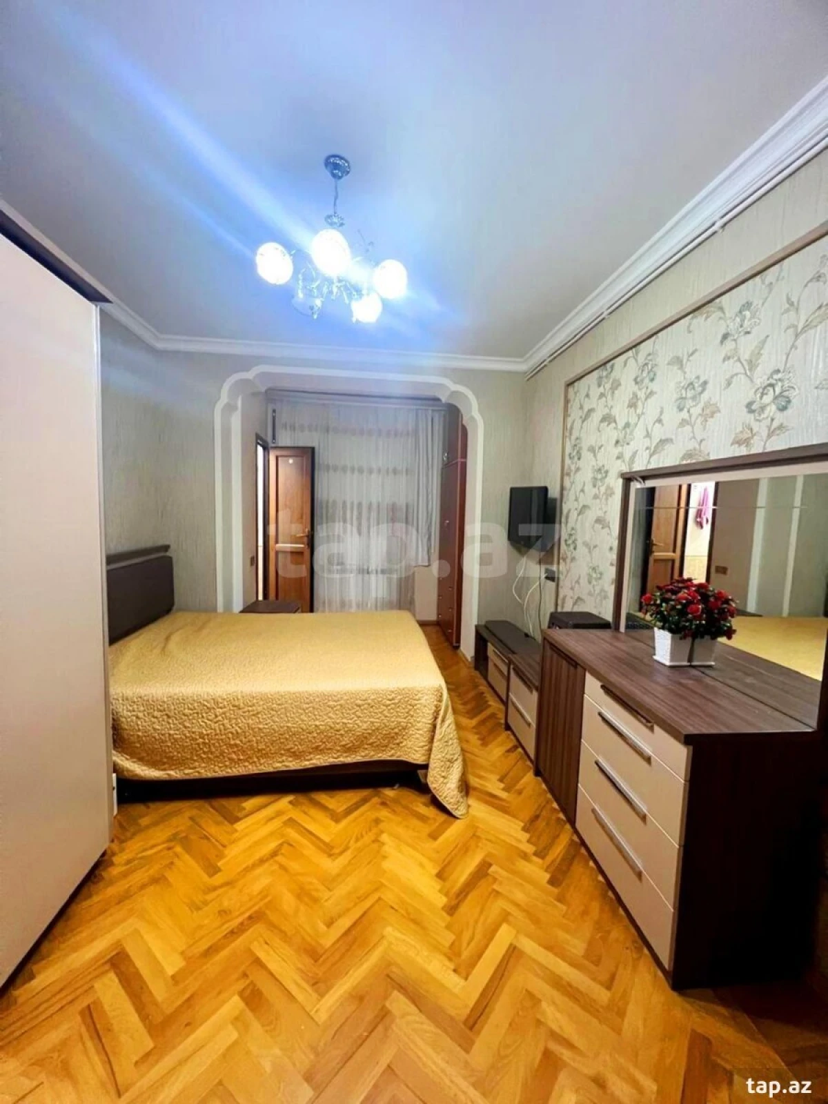 Satılır 5 otaqlı mənzil 115 m²