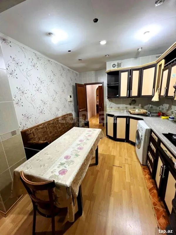 Satılır 5 otaqlı mənzil 115 m²
