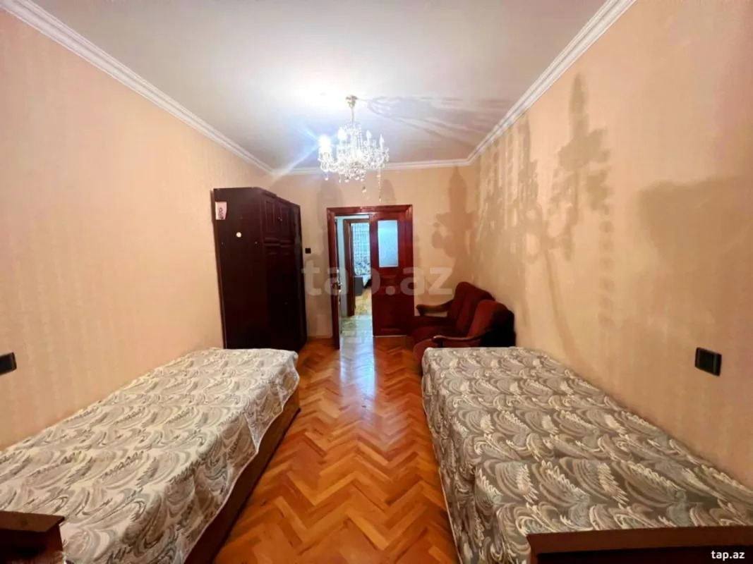 Satılır 5 otaqlı mənzil 115 m²