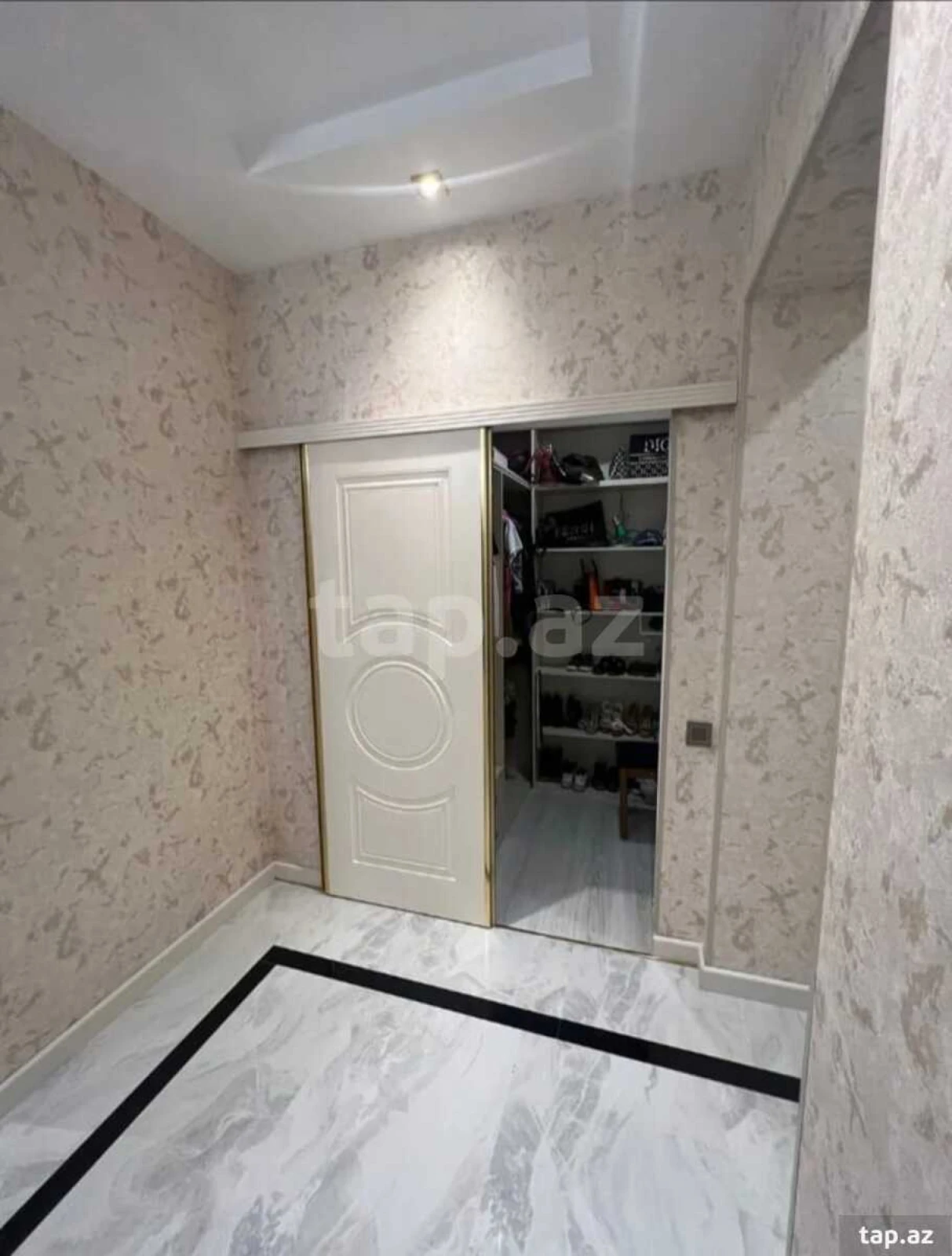 Satılır 3 otaqlı yeni tikili 137 m²