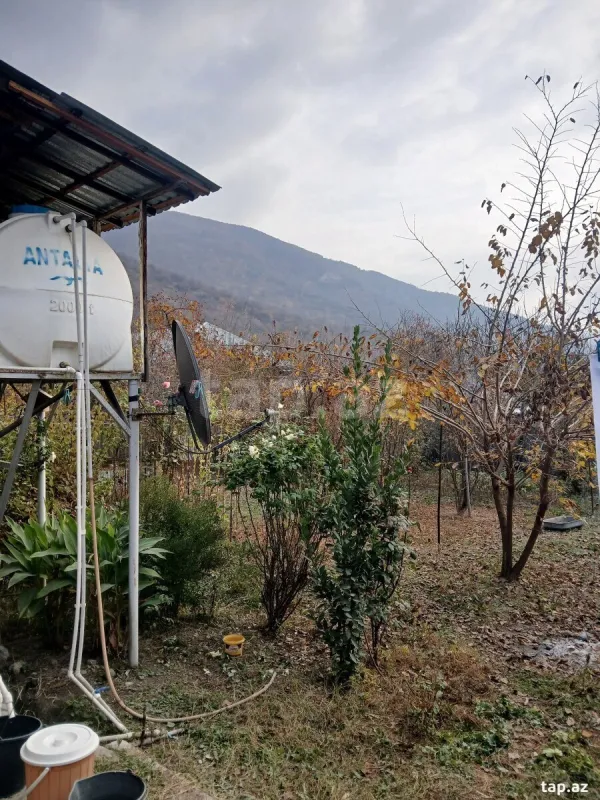 Satılır 3 otaqlı həyət evi 1050 m²