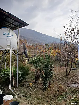 Satılır 3 otaqlı həyət evi 1050 m²