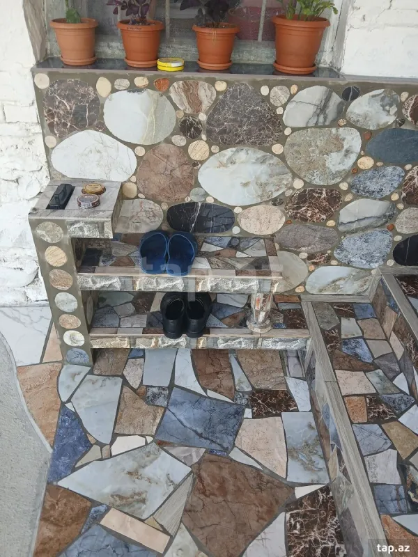 Satılır 3 otaqlı həyət evi 1050 m²