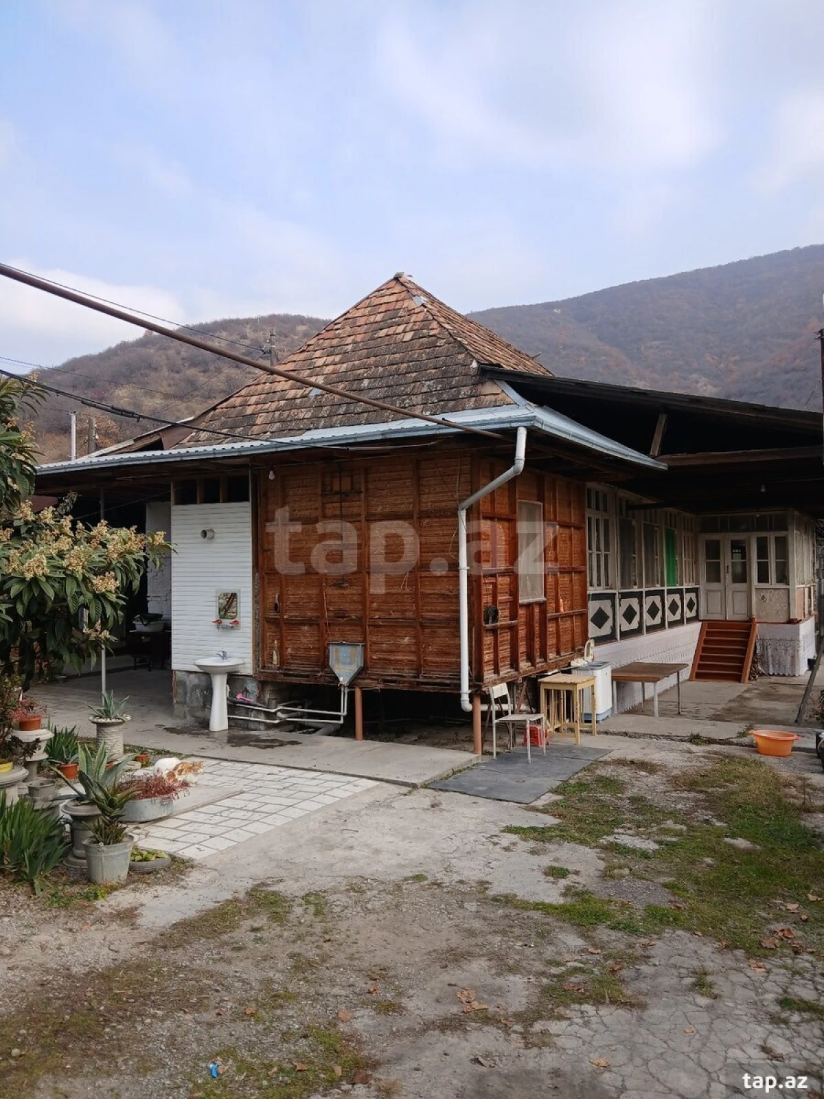 Satılır 3 otaqlı həyət evi 1050 m²