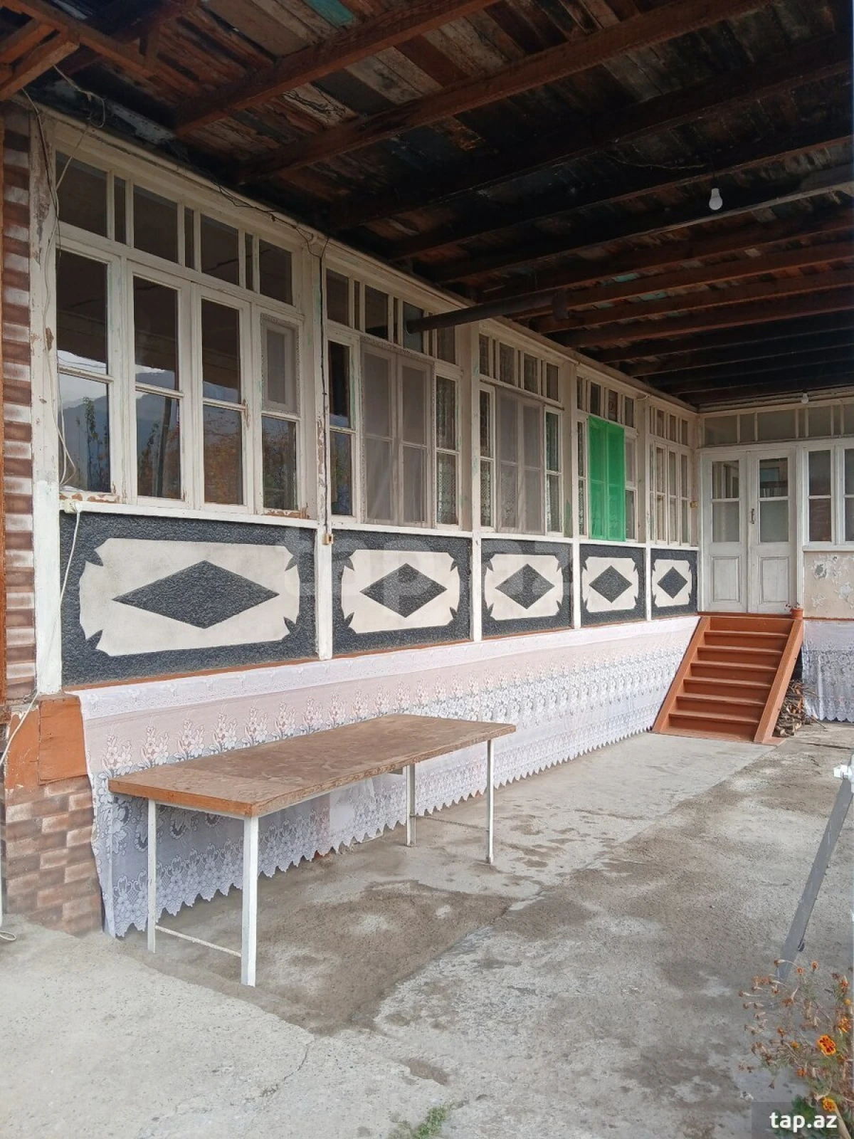 Satılır 3 otaqlı həyət evi 1050 m²